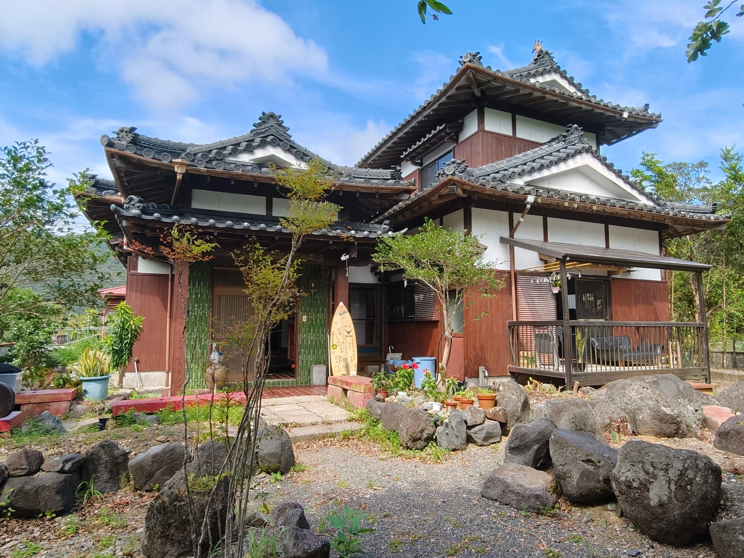 Garden and tiled roof at IKADA